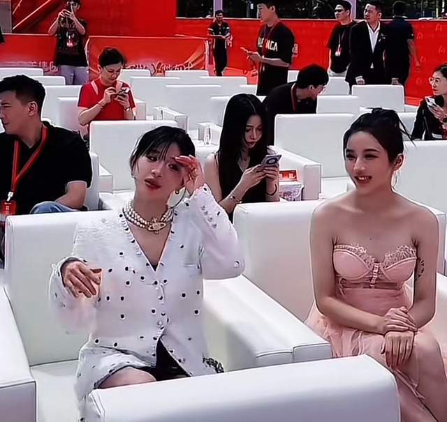三只羊厦门分公司开业！曾志伟穿粉装现身，透露未来重要动向