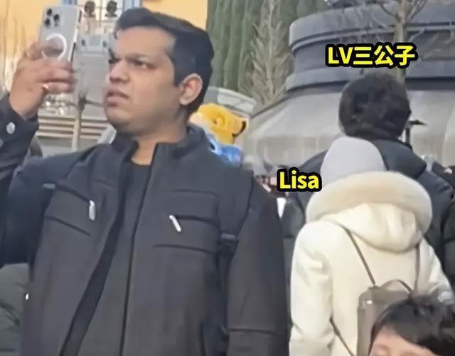 Lisa陪男友家人聚餐表情谄媚，脱离韩妆变土妞，被调侃是豪门挂件