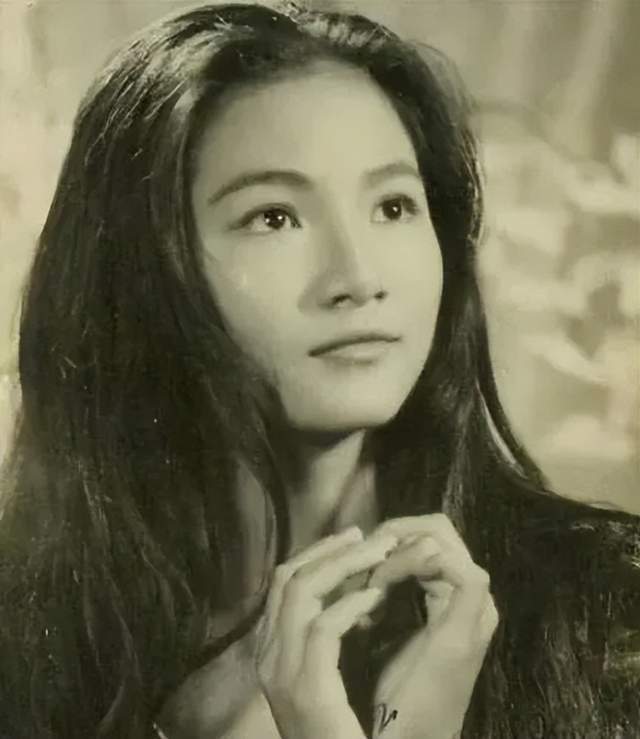 “言情天后”竟是小三？亦舒抢郑佩佩男友还公开情书， 侠女实惨！