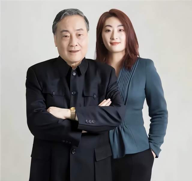 宗馥莉被曝辞职后续！老邓将下架重庆户外广告，直播间已停播两天