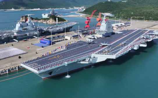 福建舰入列！回顾国之重器的震撼时刻