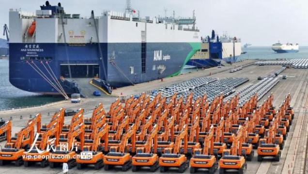 山东烟台：港口赋能 国产汽车顺畅“出海”