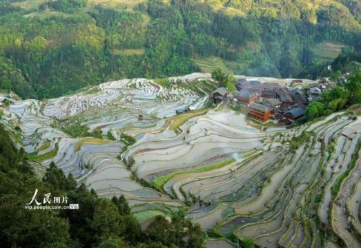 鸭绿江畔祭英烈 静盼英雄归来