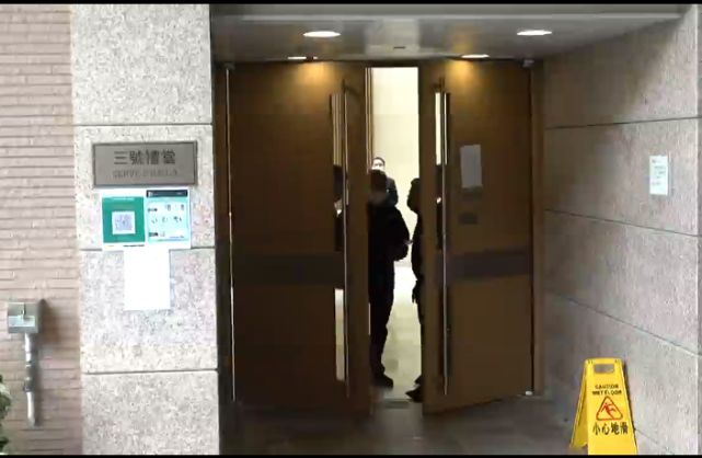 吴孟达出殡5儿女现身显憔悴 90多岁母亲未露面