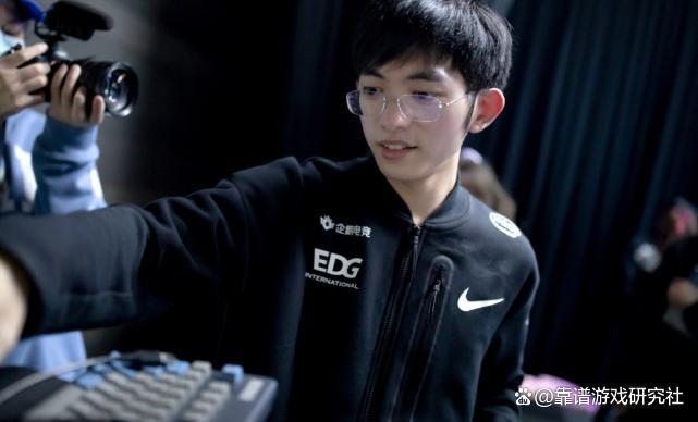 LOL：拳头公布MSI战队实力排行榜，中韩包揽前四，AL战队排名第四正常 算法引争议
