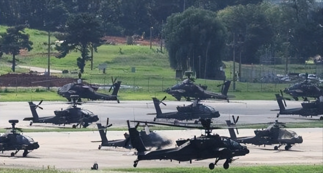 “阿帕奇”武装直升机参加韩美联合军演。