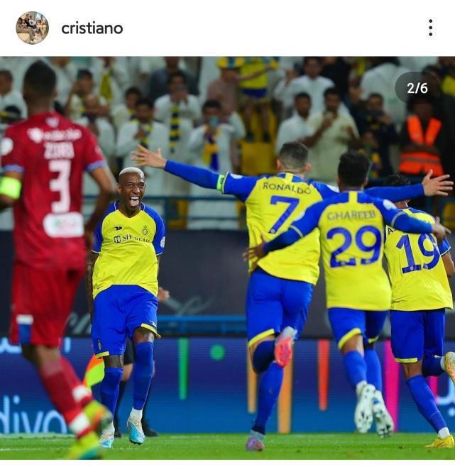 C罗超远距离任意球破门激动拥抱塔利斯卡