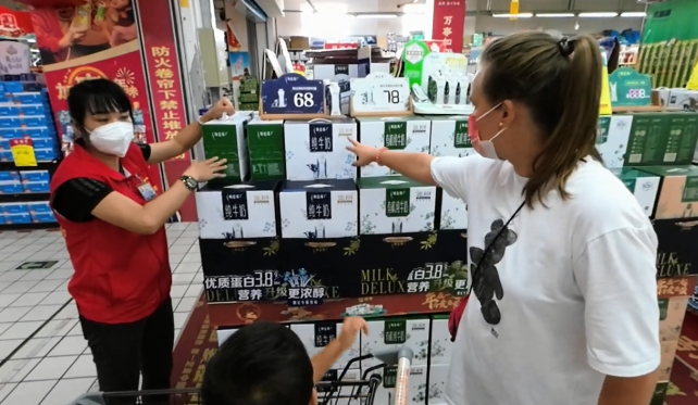 中国婆婆带洋媳妇备年货