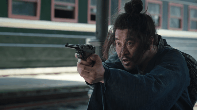 暴躁且疯批的反派!惹到杨幂你算是踢到钢板了《哈尔滨一九四四》