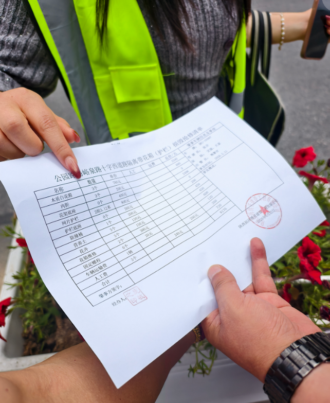 車主撞壞護(hù)欄被索賠10840元 價(jià)格虛高引爭(zhēng)議