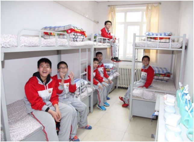 河南一中学女生宿舍住116人，学校称没钱盖楼