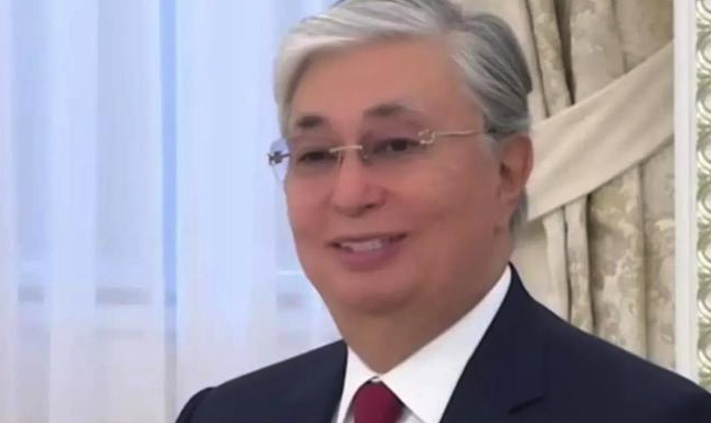 哈萨克斯坦总统居然会说一口流利的中文 不仅如此还爱打乒乓球