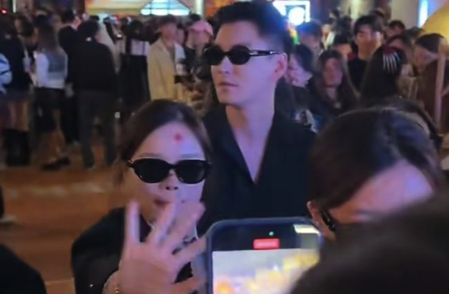 上海万圣节cos许雅钧和小S家暴妆上热搜