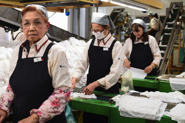 39%的日本人打算工作到70岁以后，60岁以上员工工资体系遭调整