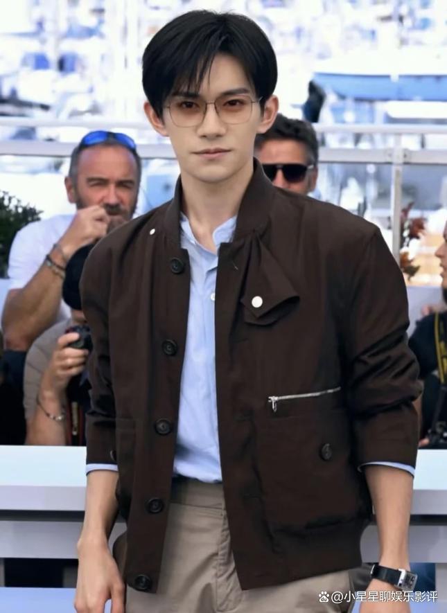 易烊千玺楔木上线 新EP《楔石》引发期待