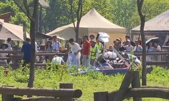 飞行器从男子头顶飞过不到10秒坠机 发动机异常引发事故