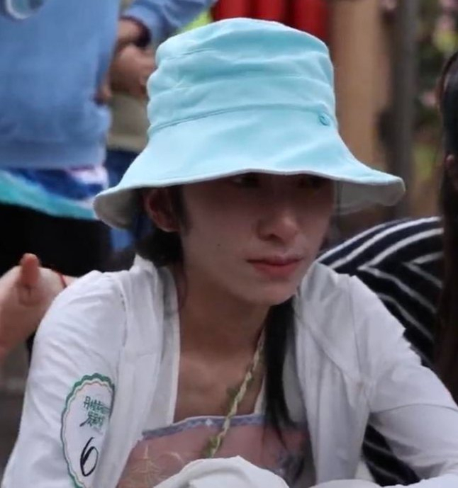 24岁女研究生赢发呆比赛冠军