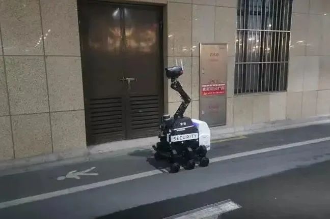 上海多地出现机器人 它们为交通出行带来了哪些影响