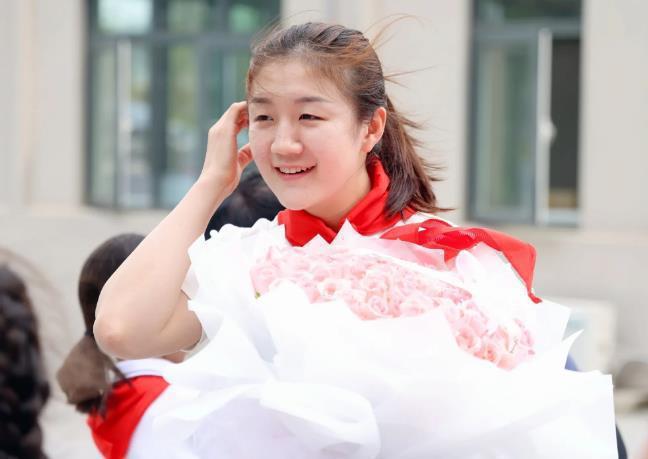 陈梦和孙颖莎反差大不和？23时官宣，陈梦8字表态，孙颖莎太委屈