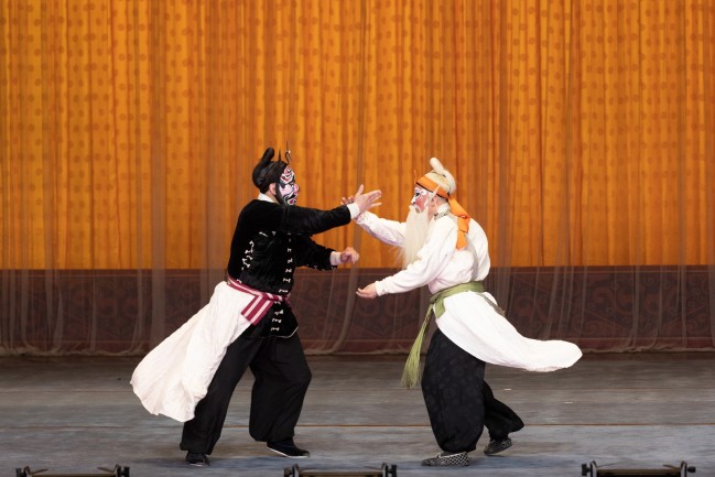 演员在“华韵奇声”京津沪京剧名家武戏专场上演出。摄影 苏岩