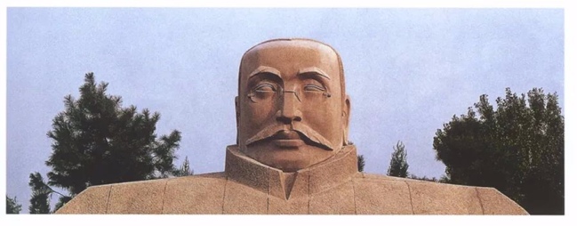 钱绍武 《李大钊像》 1991年 坐落于唐山市大钊公园