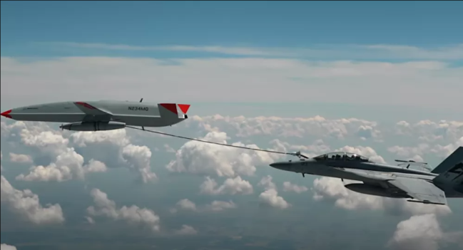 外媒：美无人机首次成功为舰载战斗机空中加油