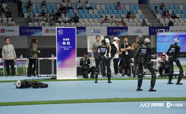 宇树机器人跑步赢了“半马冠军”，为何两家都不太服气？