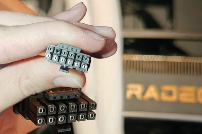 AMD RX 9070 XT 显卡首次报告 16 针接口熔化,入门电源等原因导致