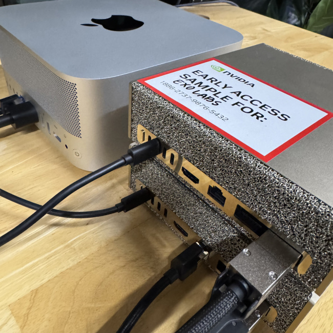 我全都要：苹果 M3 Ultra Mac Studio 叠加双英伟达 DGX Spark，AI 性能提升 2.8 倍