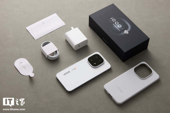 iQOO 15 手机搭载 5000 万索尼超级潜望长焦，支持至高 100 倍变焦