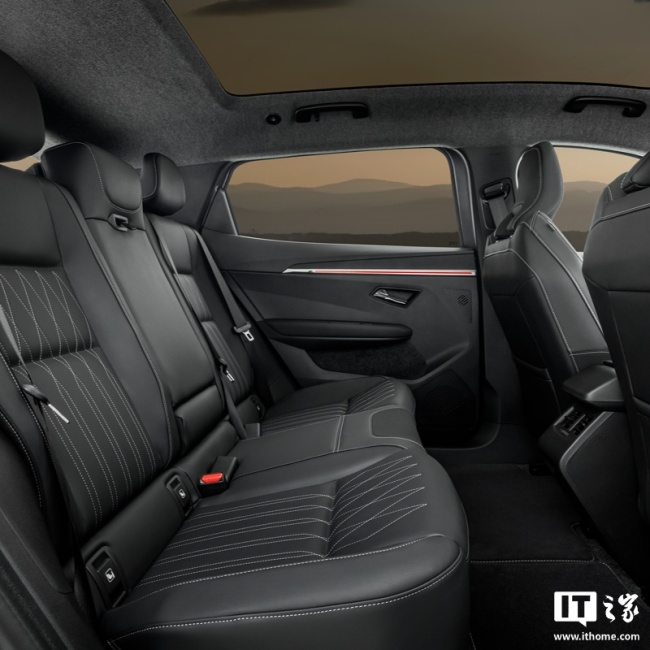 三菱推出 Eclipse 跨界纯电汽车：“智能装甲”设计语言、谷歌车联生态，续航超 600 公里