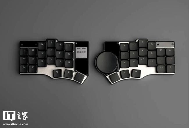 Toucan 机械键盘亮相：分体式人体工学键位，自带圆形触摸板、显示屏