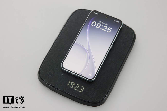 OPPO Reno15 系列手机首销：天玑 8450 处理器、2 亿主摄，2949 元起