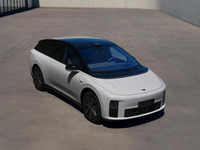 理想交出3年最差季报 李想承认犯错