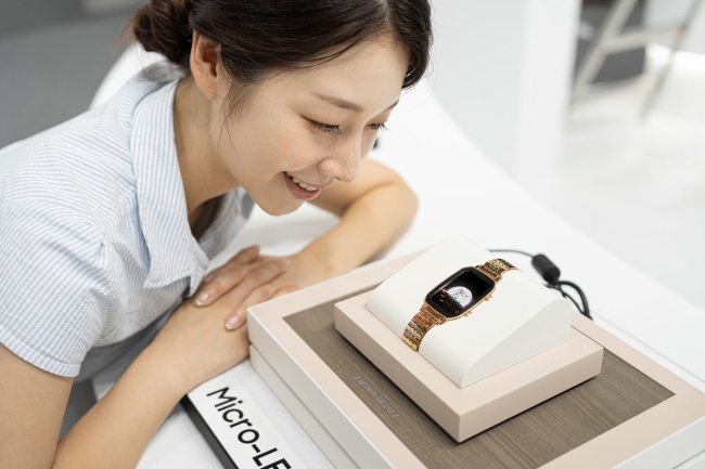 三星显示以 6000 尼特刷新 Micro LED 智能手表屏幕亮度记录,相较年初提升 50%