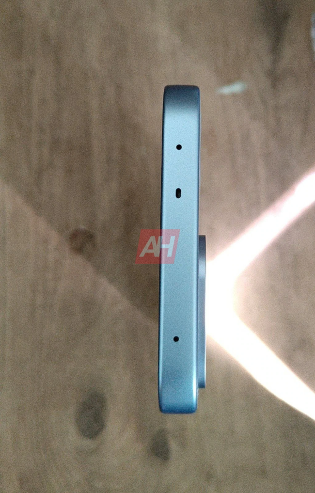 国际版一加 Turbo 手机实物图曝光:9000mAh 电池、骁龙 7s Gen 4 芯片