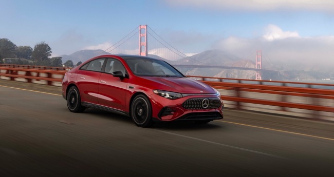 黄仁勋宣布首次为奔驰 CLA 引入英伟达 AI 端到端驾驶辅助软件 DRIVE AV,新车预计年底前上市