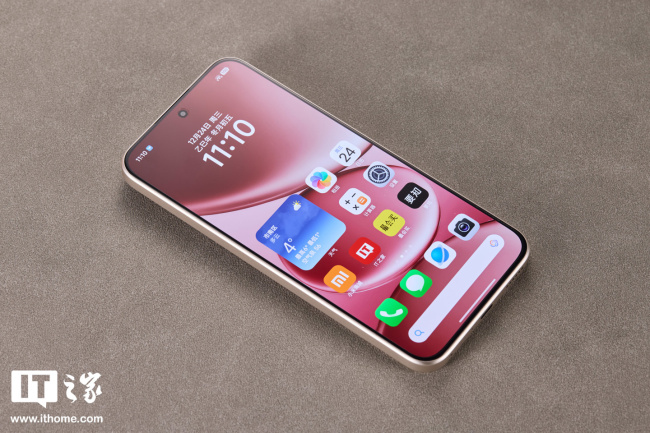 IT之家开箱小米 REDMI Note 15 Pro「车厘子红」:深邃浓郁高级红,开启 2026 红运当头