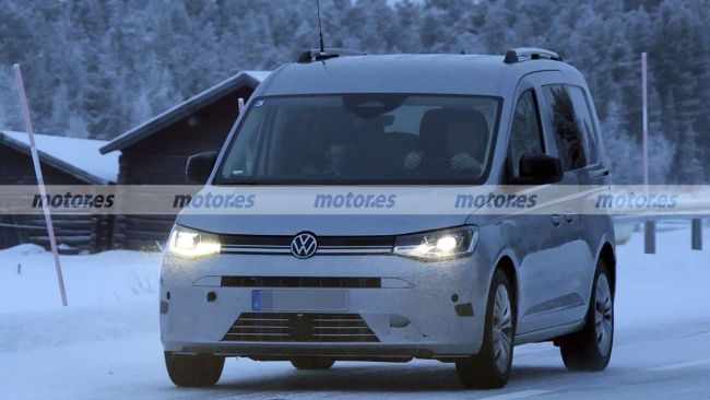 大众开迪改款车型现身：非对称式纵向对开尾门，有望 2027 年上市