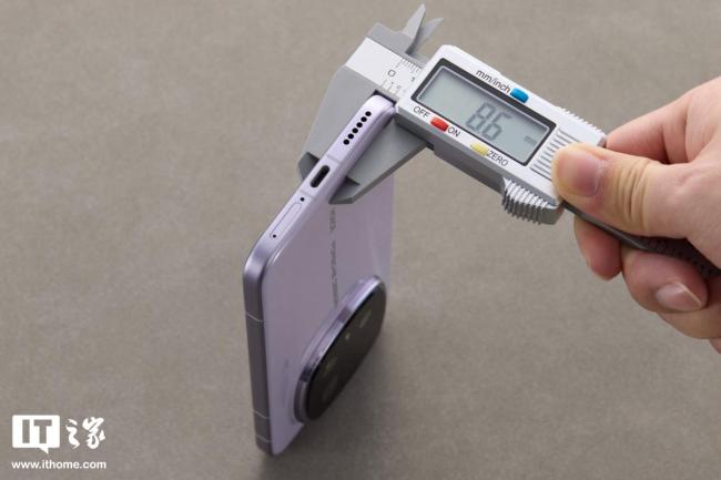 IT之家开箱荣耀 Magic8 RSR 保时捷设计图赏：经典飞线动感十足，月光石细腻典雅