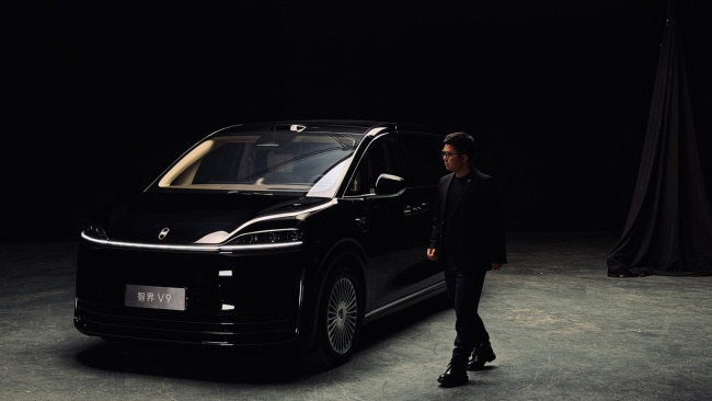 智界赵长江称现在是智能 + 功能时代，决定一台 MPV 价值的是如何对待车里的每一个人