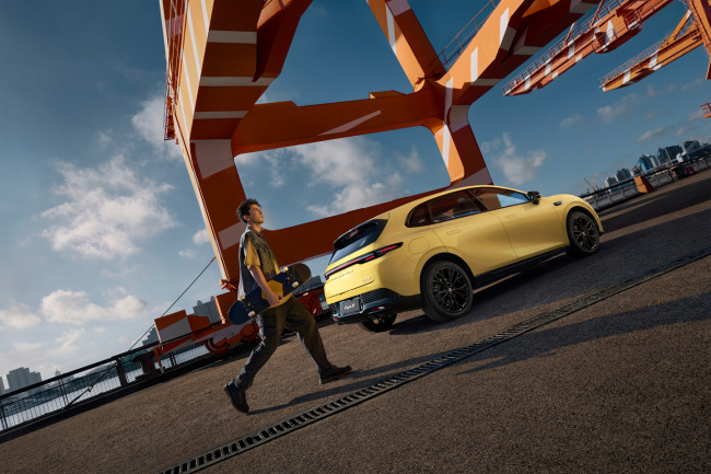 限时 9.28 万元起，零跑 Lafa 5 纯电运动两厢轿跑上市