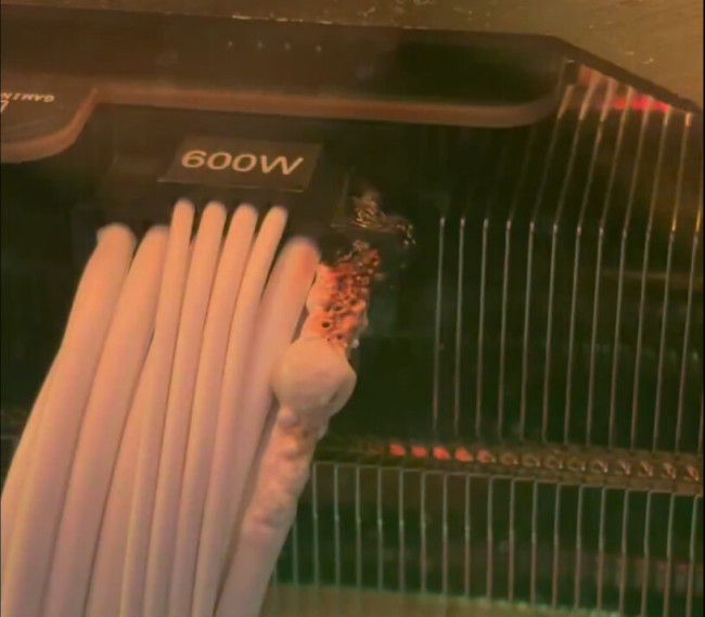 12VHPWR 噩梦未散:游戏主播亲历 RTX 4090 显卡冒烟现场