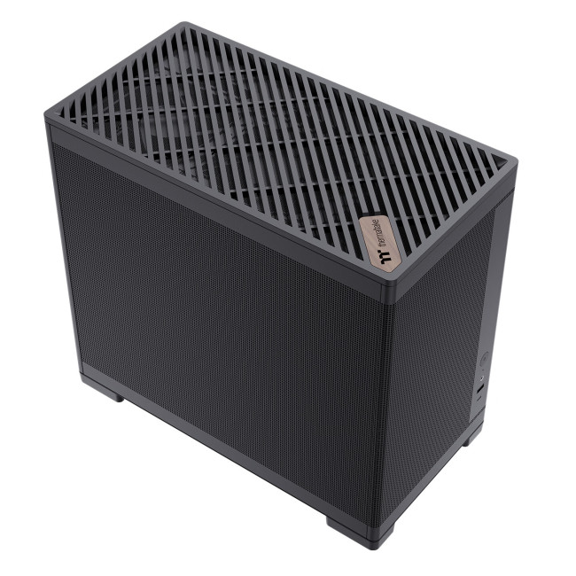 曜越推出 TG100 桌面迷你机箱:顶部格栅设计配木质 Logo 铭牌、前置 USB-C 接口,219 元