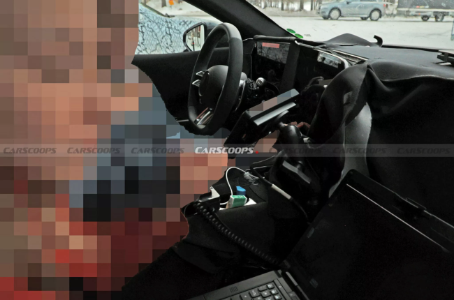 梅赛德斯-AMG 新款 GT 四门电动车内饰首曝：运动型方向盘，动力预估超 1300 马力