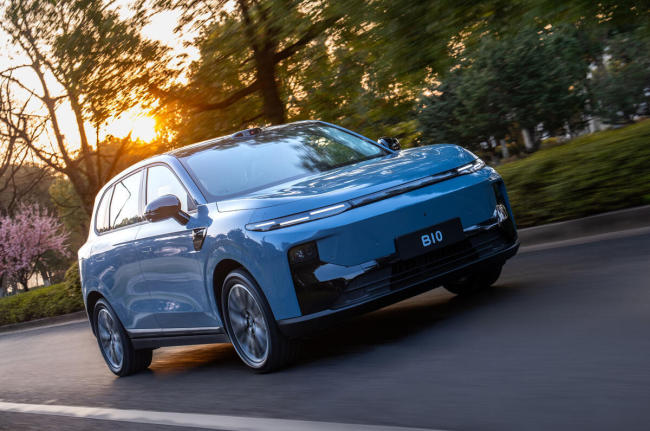 Stellantis CEO 安东尼奥・菲洛萨确认，零跑明年起将在西班牙生产汽车