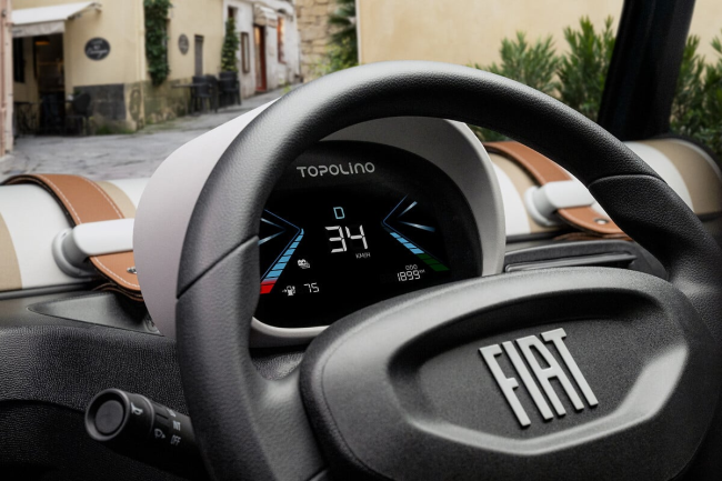 菲亚特推出新款纯电代步小车 Topolino：红色车身，年满 14 岁就能在意大利开