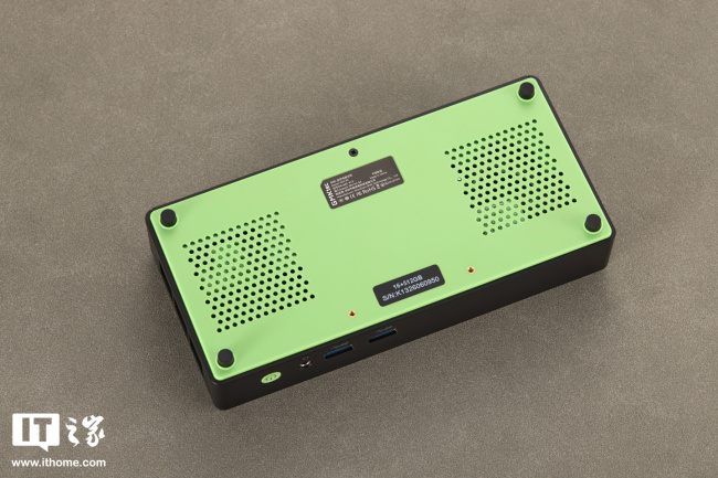 IT之家开箱极摩客 K13 迷你主机图赏：配 5Gb 以太网口、搭酷睿 Ultra 7-256V 处理器