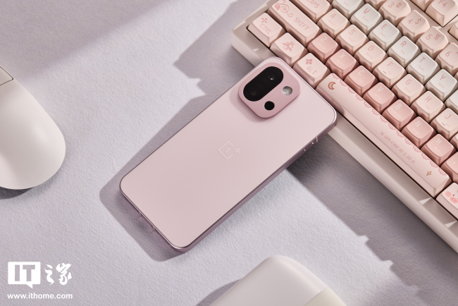 行业首款：一加超薄磁吸散热器曝光，平均厚度不到 1cm