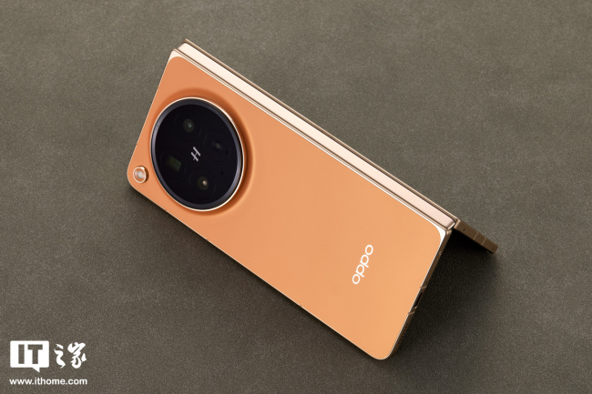 IT之家开箱OPPO Find N6 图赏：号称“全球最平整折叠手机”，无感折痕，久用平整